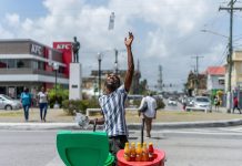 Street Vendor’s Joyful Hustle Sparks Online Conversations about Dignity of Honest Work