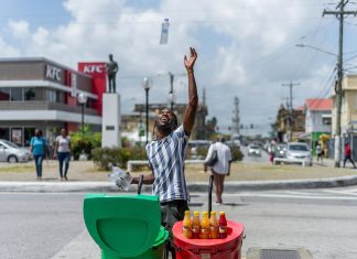 Street Vendor’s Joyful Hustle Sparks Online Conversations about Dignity of Honest Work