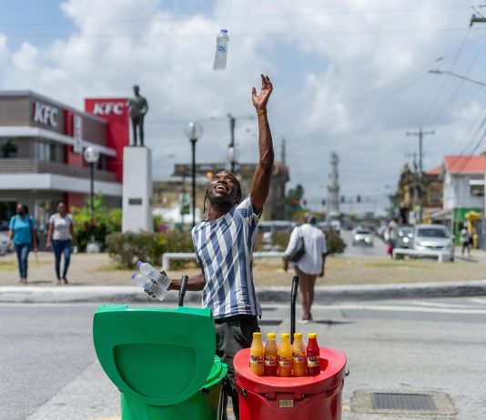 Street Vendor’s Joyful Hustle Sparks Online Conversations about Dignity of Honest Work