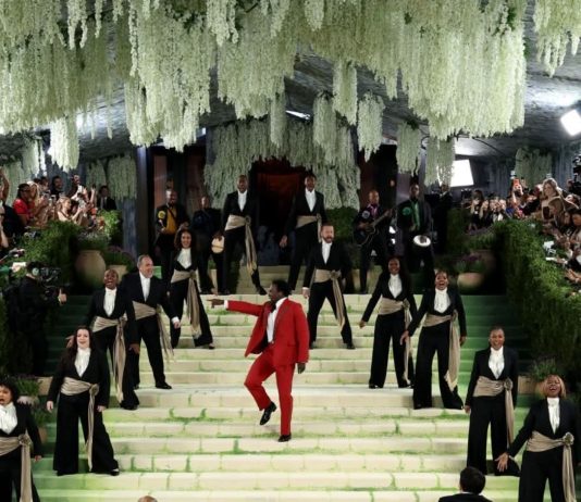 The Met Gala’s red (well, cream) carpet opens, featuring long clusters of white florals