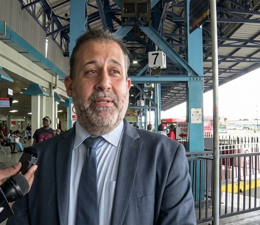 Minister Zakour Praises PTSC Amid Maxi-Taxi Protests