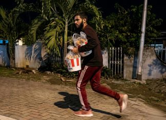 Watch this Driver confront a man who stole his KFC.