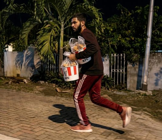 Watch this Driver confront a man who stole his KFC.