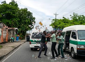 Green Band Maxi Drivers Fight After Reckless Driving Incident on Southern Main Road
