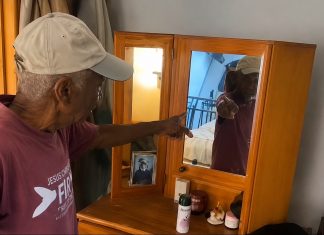 T&T man calls police on himself after mistaking reflection for intruder