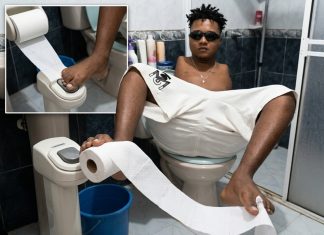 Man Without Hands Demonstrates How He Handles Toilet Paper Independently