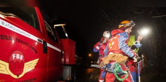 Icelandic Rescuers Race Against Storm as Roofs Blow Away in Ölfus
