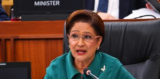 Prime Minister challenges former leaders supporting Cuba embargo removal.