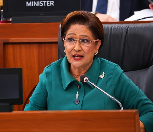 Prime Minister challenges former leaders supporting Cuba embargo removal.